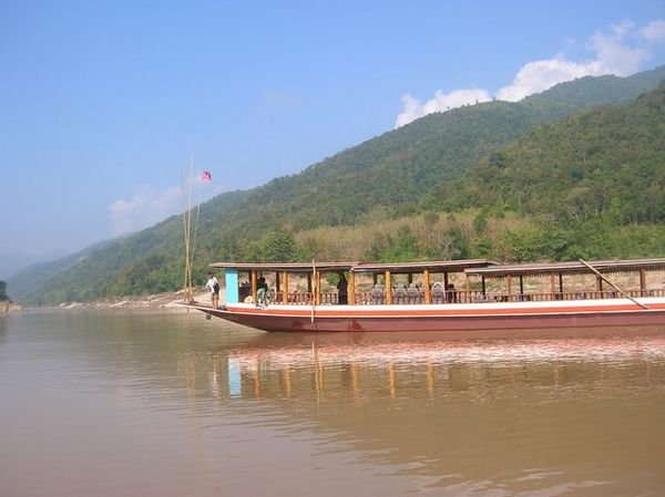 Una delle slow-boat sul fiume Mekong