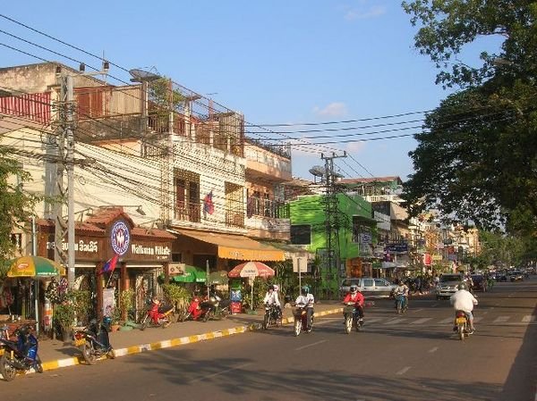 Vientiane: il lungofiume, cuore della citta'