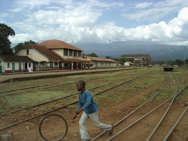Moshi: vista sul Kilimanjaro dalla vecchia stazione ferroviaria