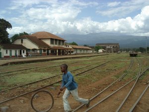 Moshi: vista sul Kilimanjaro dalla vecchia stazione ferroviaria
