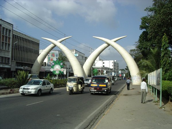 Mombasa: zanne in alto all' indipendenza!