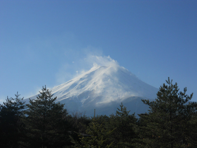 La vetta innevata del sacro monte Fuji