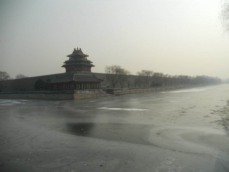 Beijing: le mura della citta' proibita circondate dai ghiacci