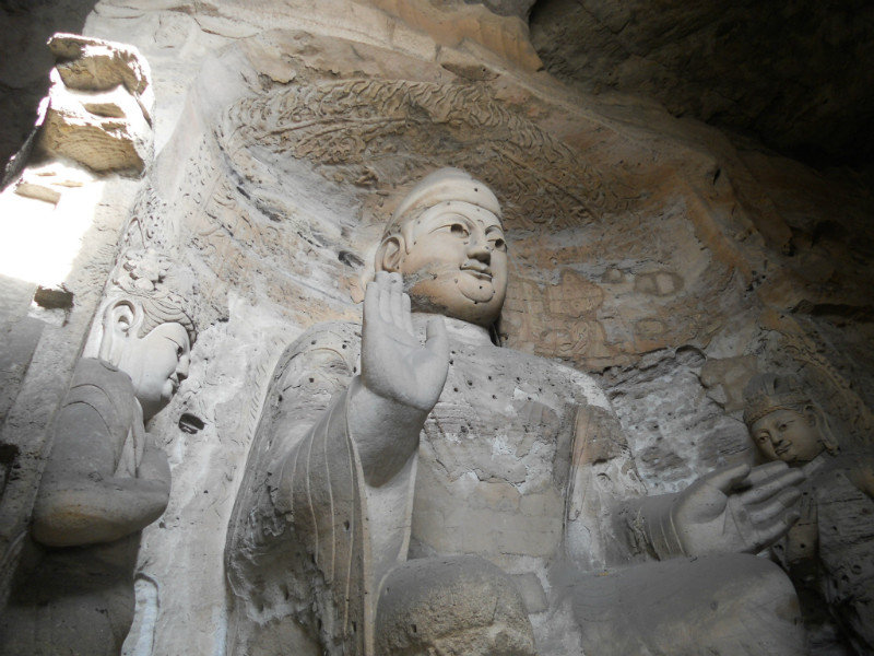 Yungang: buddha nella grotta