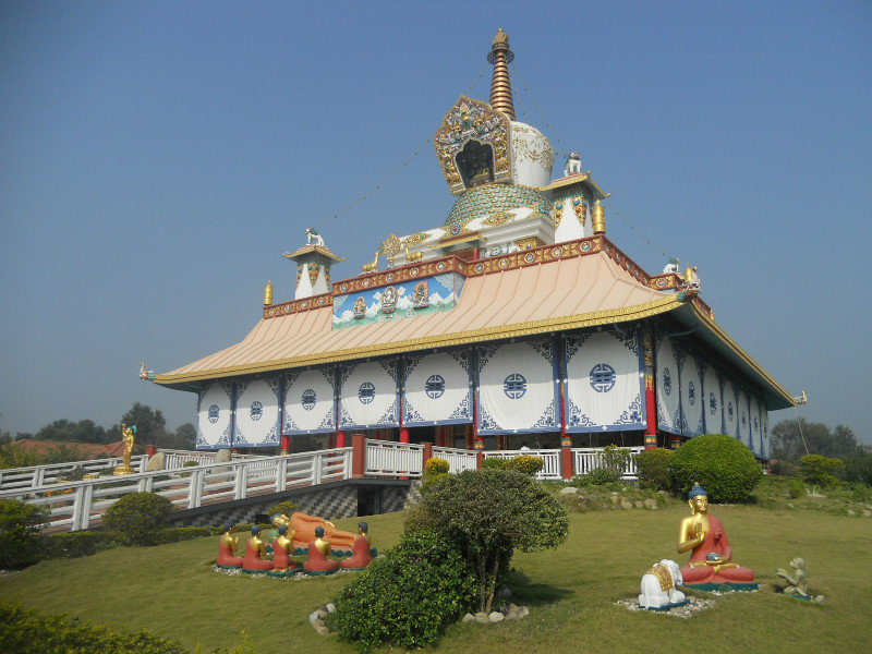Lumbini: il tempio del grande fiore di loto