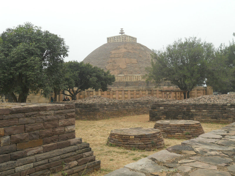 Sanchi: lo stupa e l'area archeologica circostante