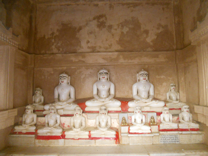 L'interno di un tempio jainista