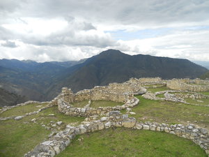 Le rovine di Kuelap sovrastano la valle del Rio Utcubamba