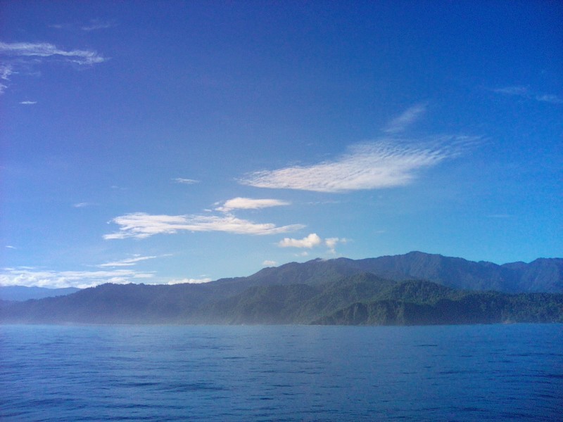 La costa montuosa di Papua