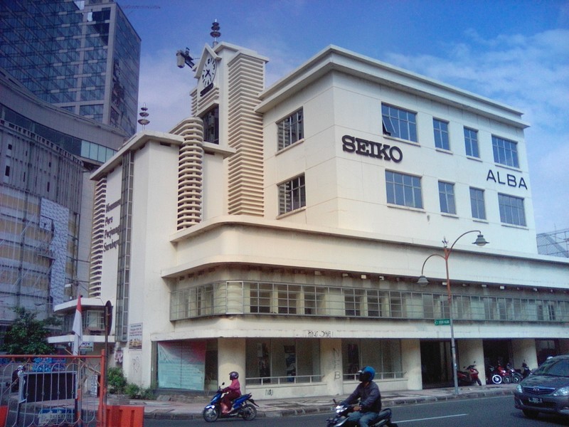 Surabaya: vecchia architettura moderna