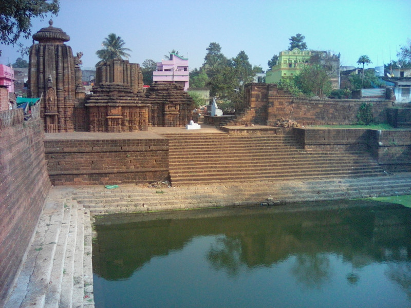 Bhubaneswar - lago e templi