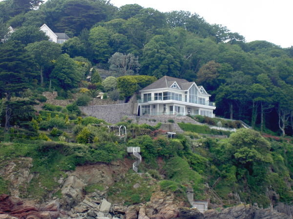 The beautiful houses and gardens in Salcombe