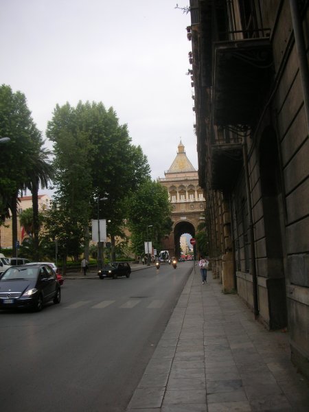 Walking to the catacombes 