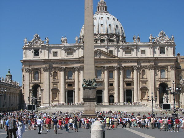 A Sunday trip to the Vatican-courtyard