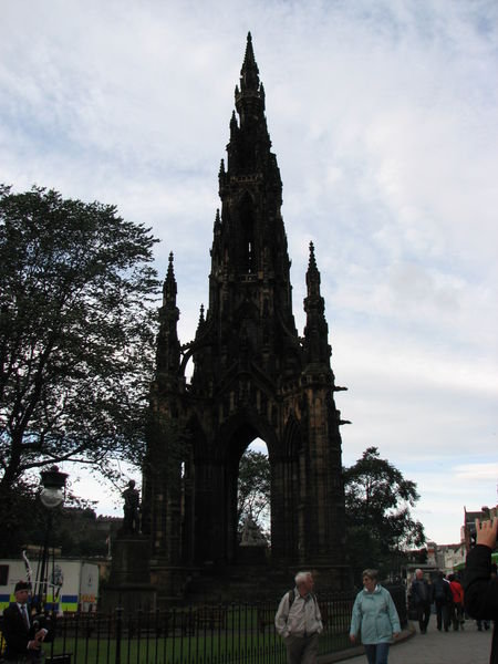 Edinburgh, "Scot Monument"