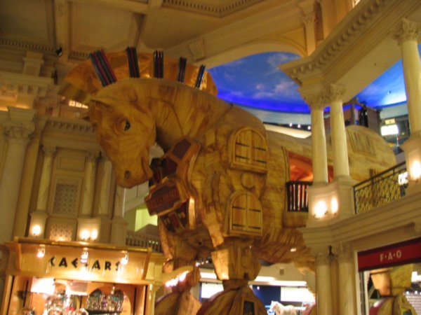 A life size trojan horse at the Forum shops