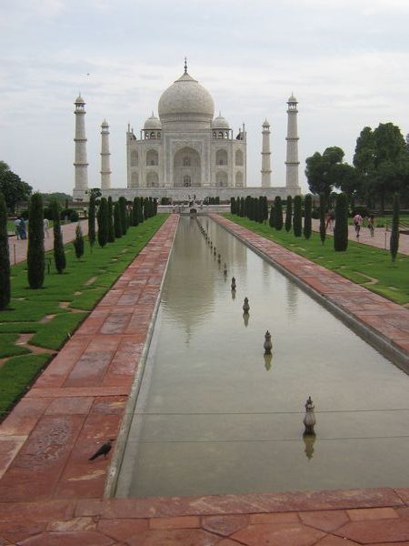 Stereotypical short of the Taj