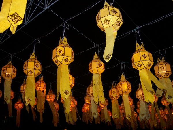 Lot's of pretty lanterns for the king 