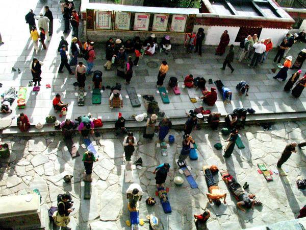 Jokhang pilgrim prostration