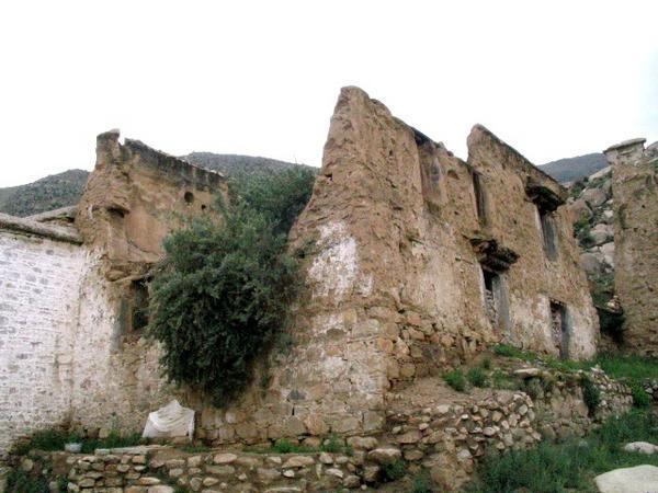 Drepung ruins