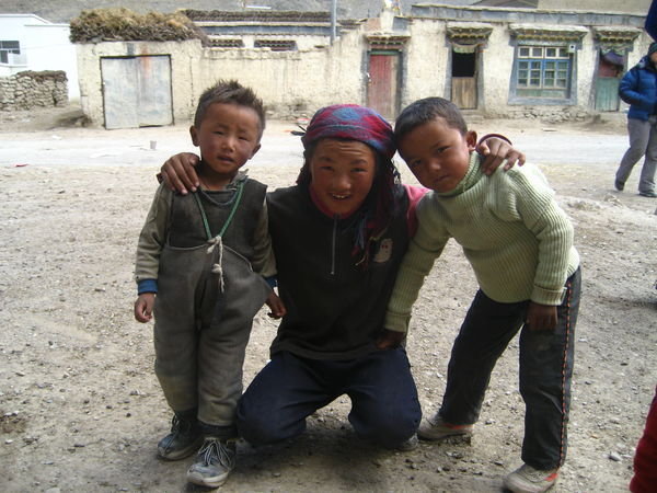 we stop in a little town for lunch on our way to Everest base camp, these little kids came to great us.....