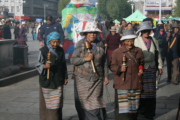Ladies circle the Jokhang