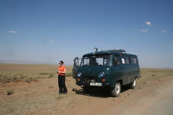 Russische minivan met zetels in luipaardmotief