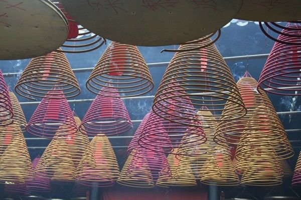 Wierookspiralen in de tempel van Tin Hau - Kowloon