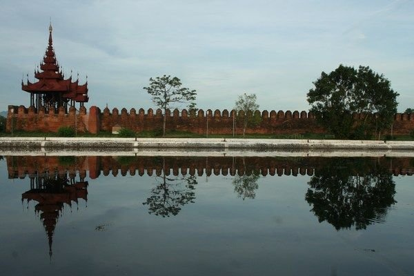 Omwalling van Mandalay Palace