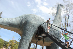 Uit de buik van de brachiosaurus