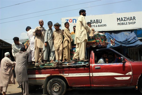 Publiek transport op Pakistaanse manier...
