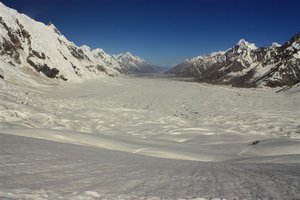 de bron van de Hispar gletsjer