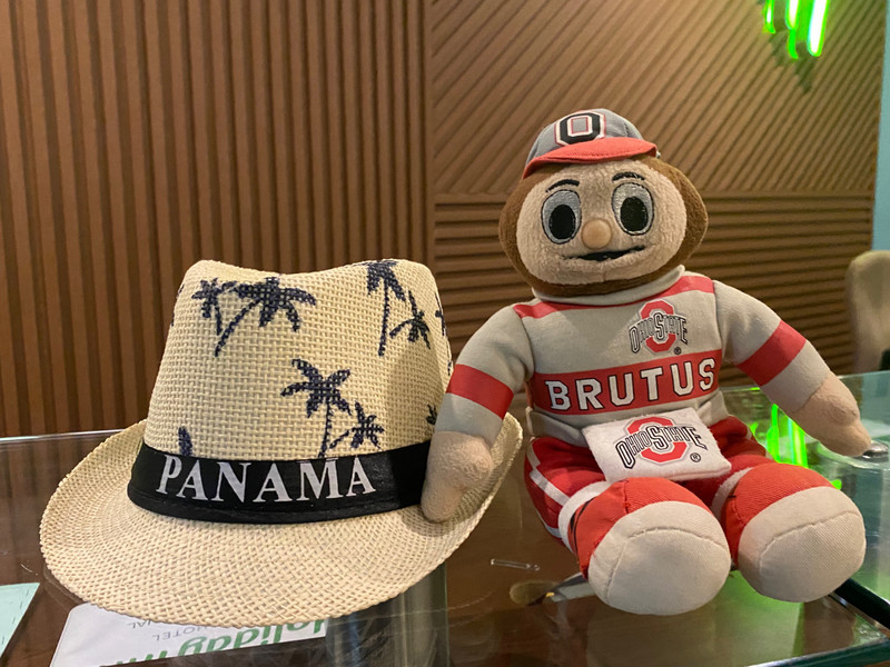 Brutus shopping in Panama City