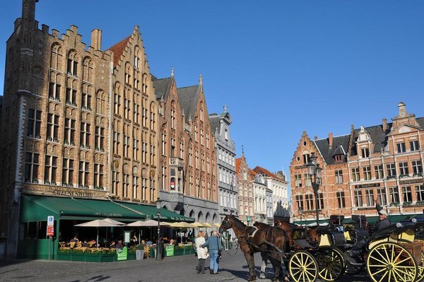 Brugge Market along the city streets