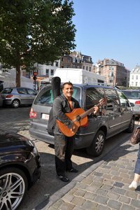 Singing Guantanamera by Pete Seeger in French