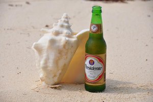Presidente Beer & Conch Shell