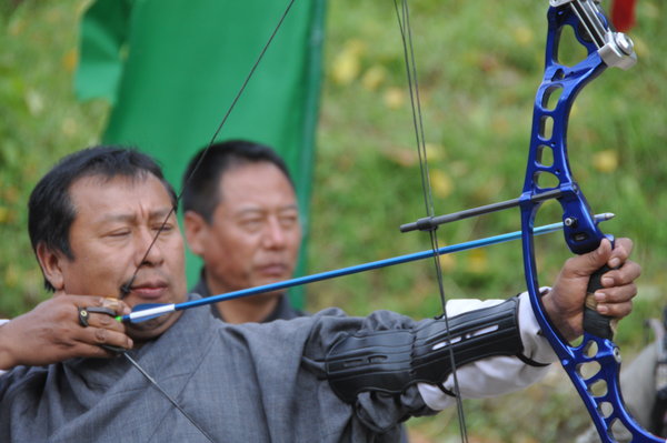 Archery contestant