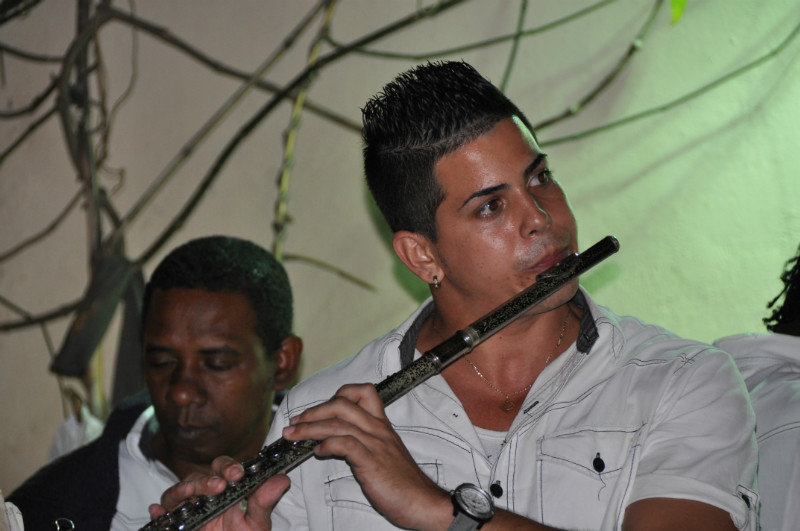 A lot of flute players in Cuba