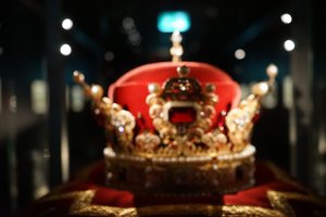 Not great photo of an imperial crown