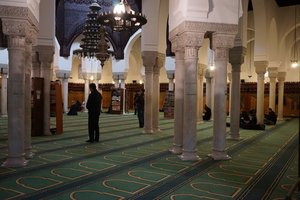 Wandering the mosque