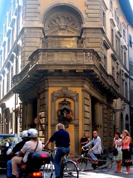 street corners in central Firenze
