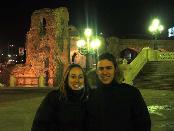 Roman ruins in Bologna (behind us) ....try deciphering which architectural elements of this city are from the 6th century, or 16th!!!