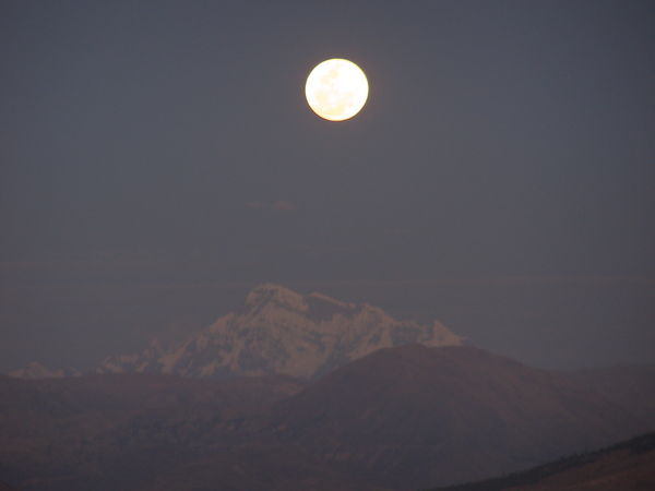 Moon over  Ausangate
