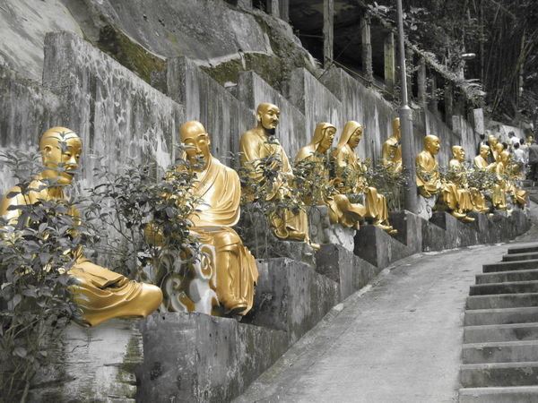 So many golden statues
