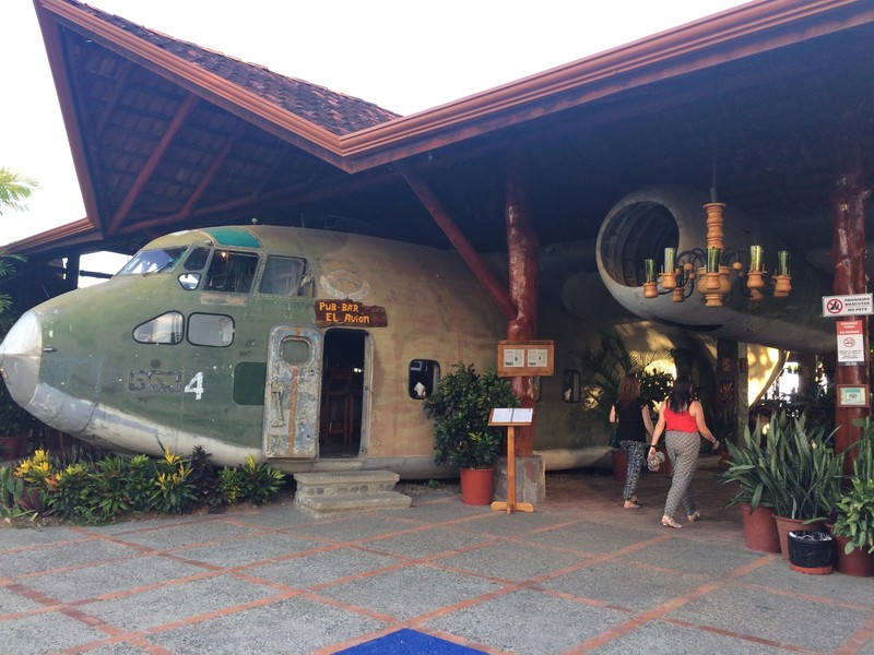 Airplane turned into a bar on the road to Quepos