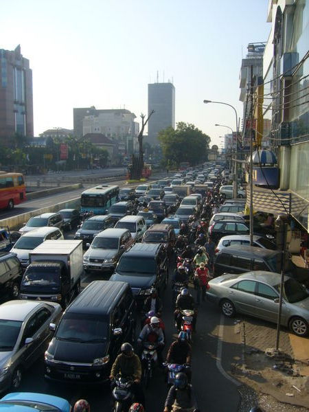 legers ralentissements toujours a Jakarta