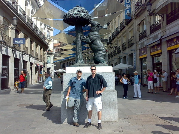 Jorge and I in front of Madrid's symbol