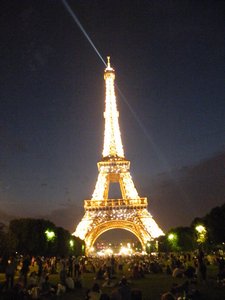 Full splendor of a Paris night