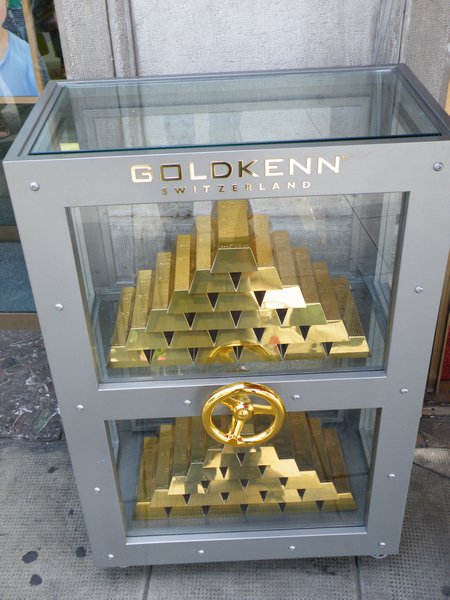 Gold everywhere!