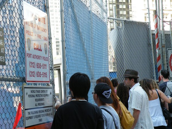 A moment in the flow of onlookers of the WTC